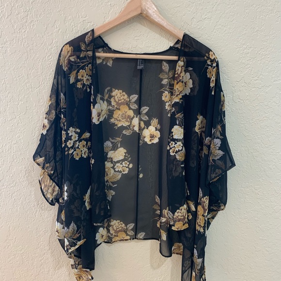 Forever 21 Tops - F21 Floral Kimono